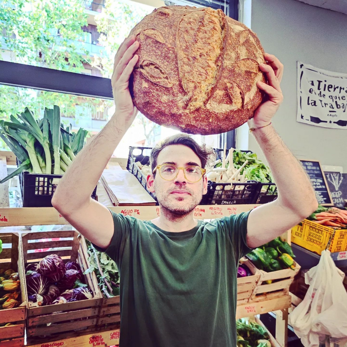 Giorgio Pace con pane da due chili